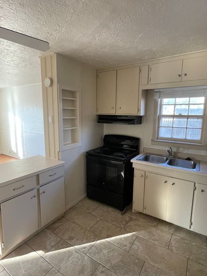 4802 39th St #A - Photo 7 of 18