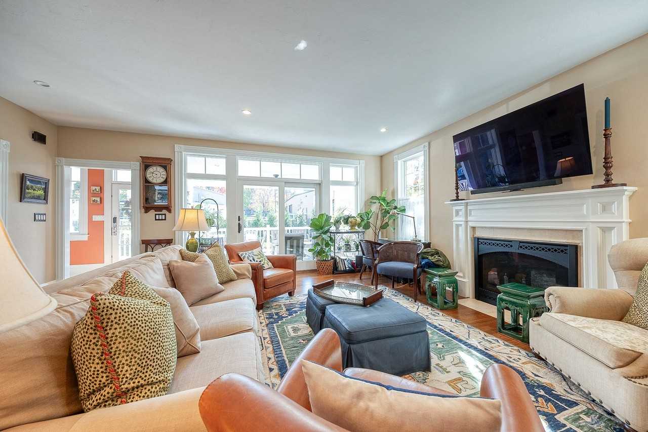 310 Archie St - Photo 3 of 36