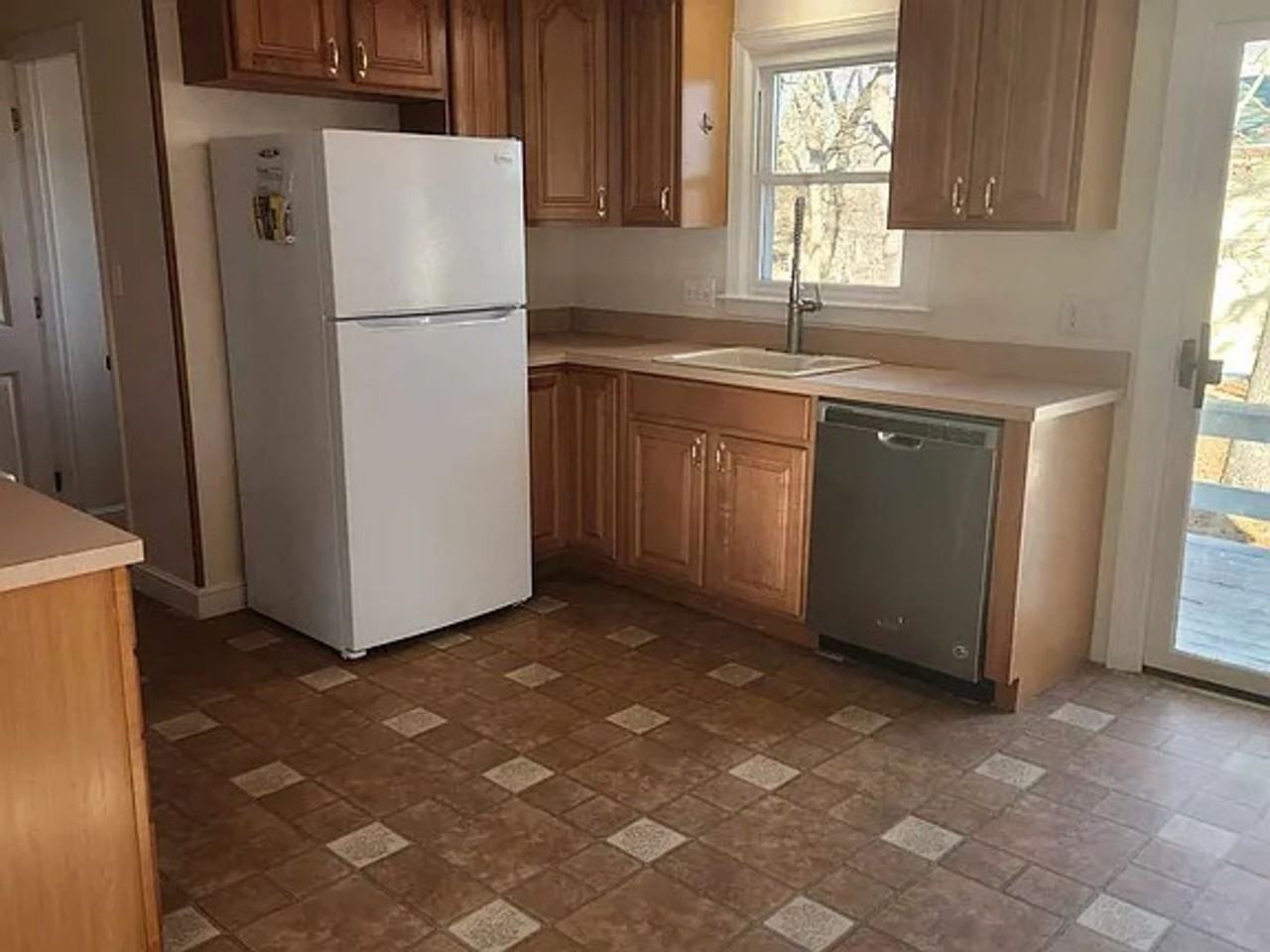 6 Paul Dr - Photo 2 of 7