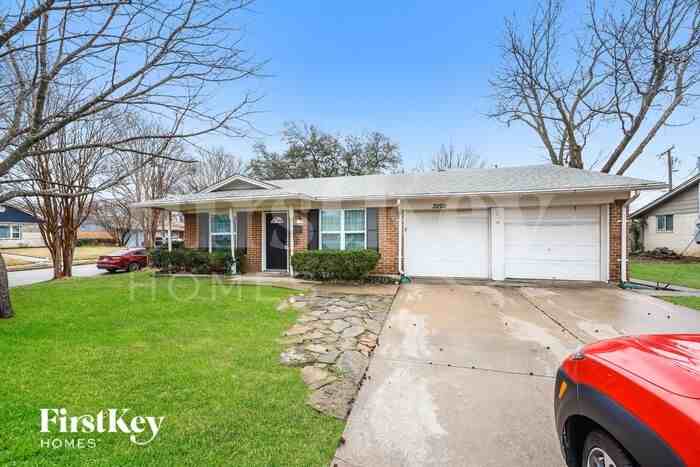 3202 Griffiths Dr - Photo 2 of 16