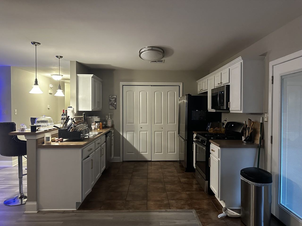 201 E 17th St #NA - Photo 2 of 10