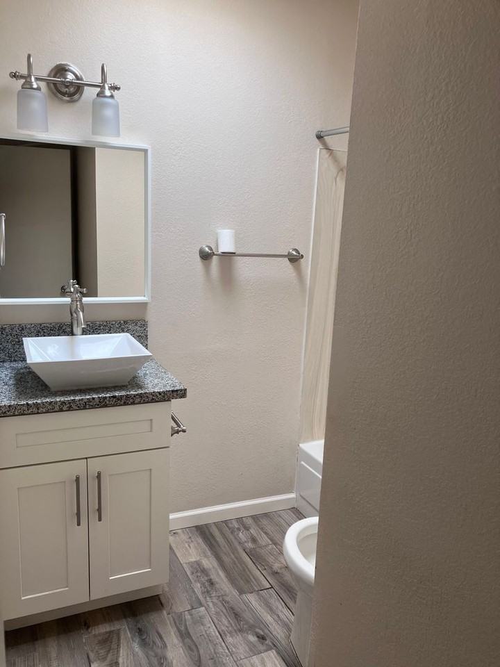 3036 N Edith Blvd - Photo 5 of 9