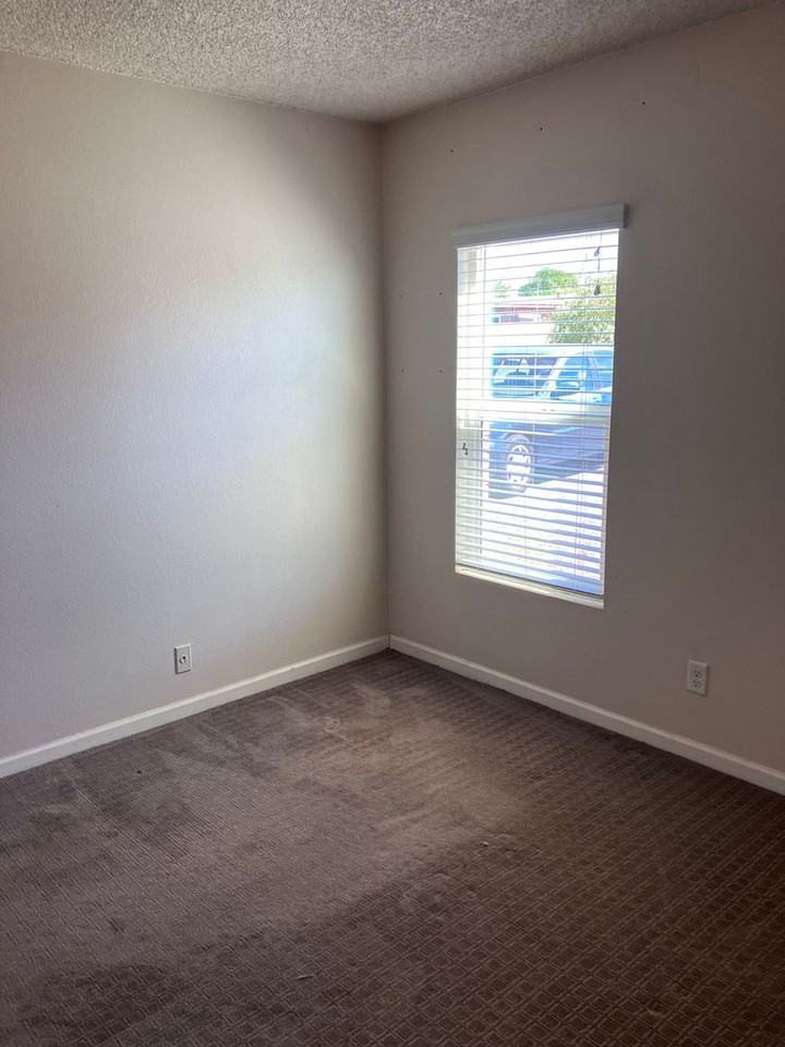 3036 N Edith Blvd - Photo 7 of 9