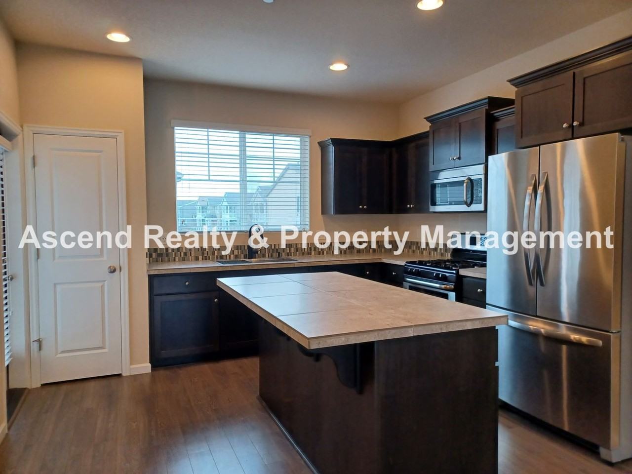 3156 Se Brookwood Ave - Photo 4 of 21