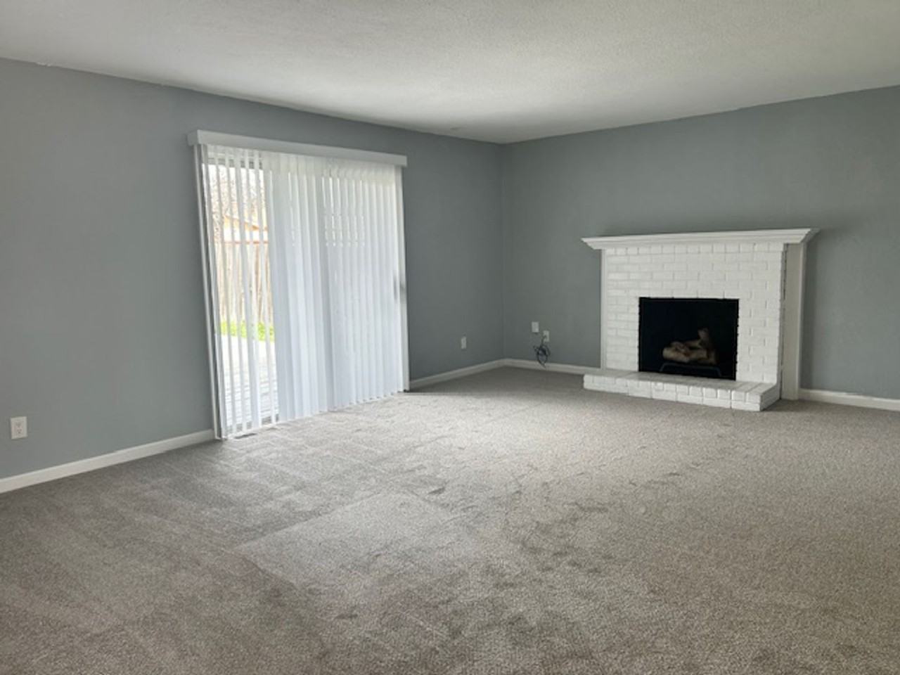 374 Burton Ave - Photo 4 of 17