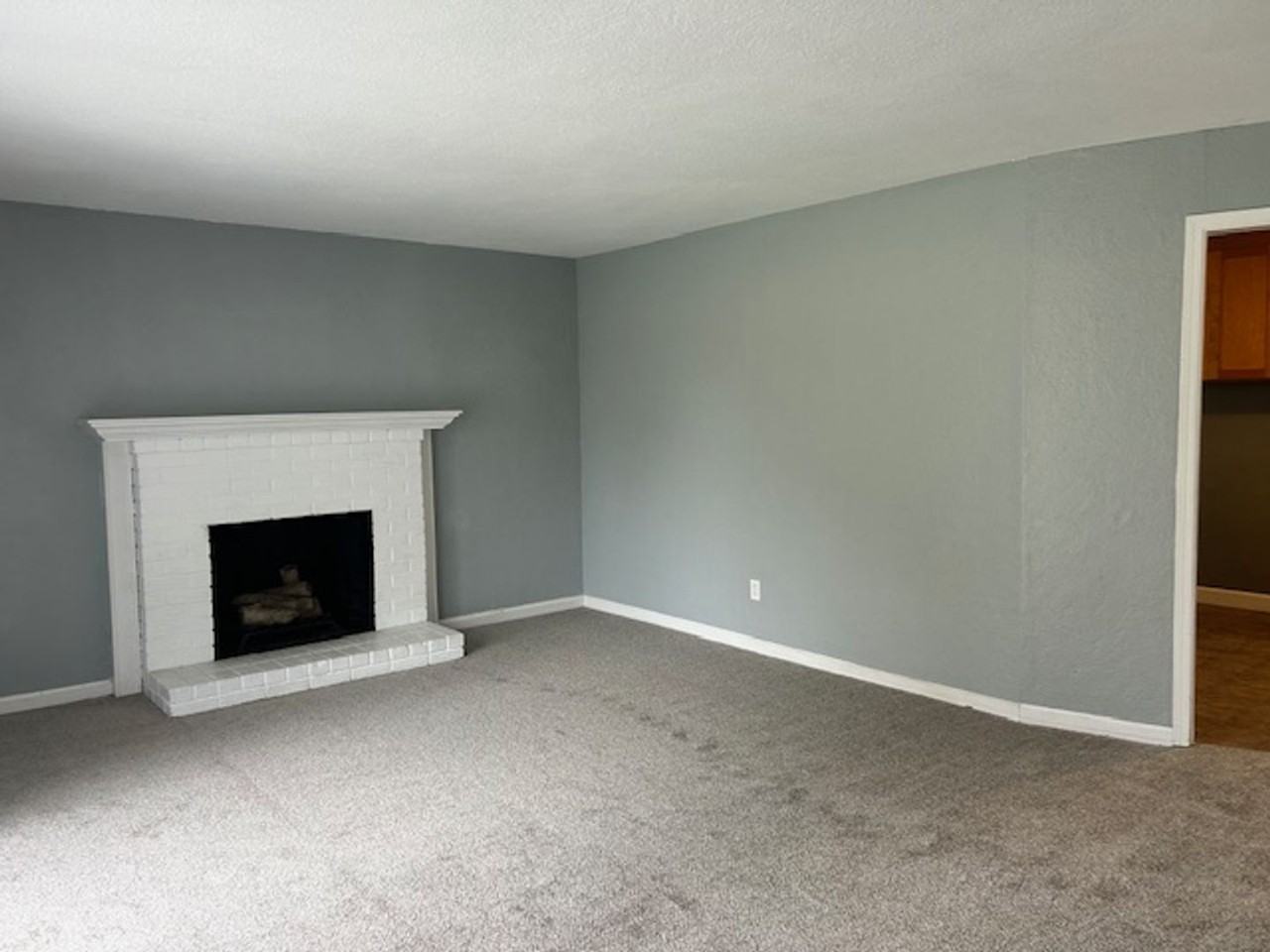 374 Burton Ave - Photo 5 of 17