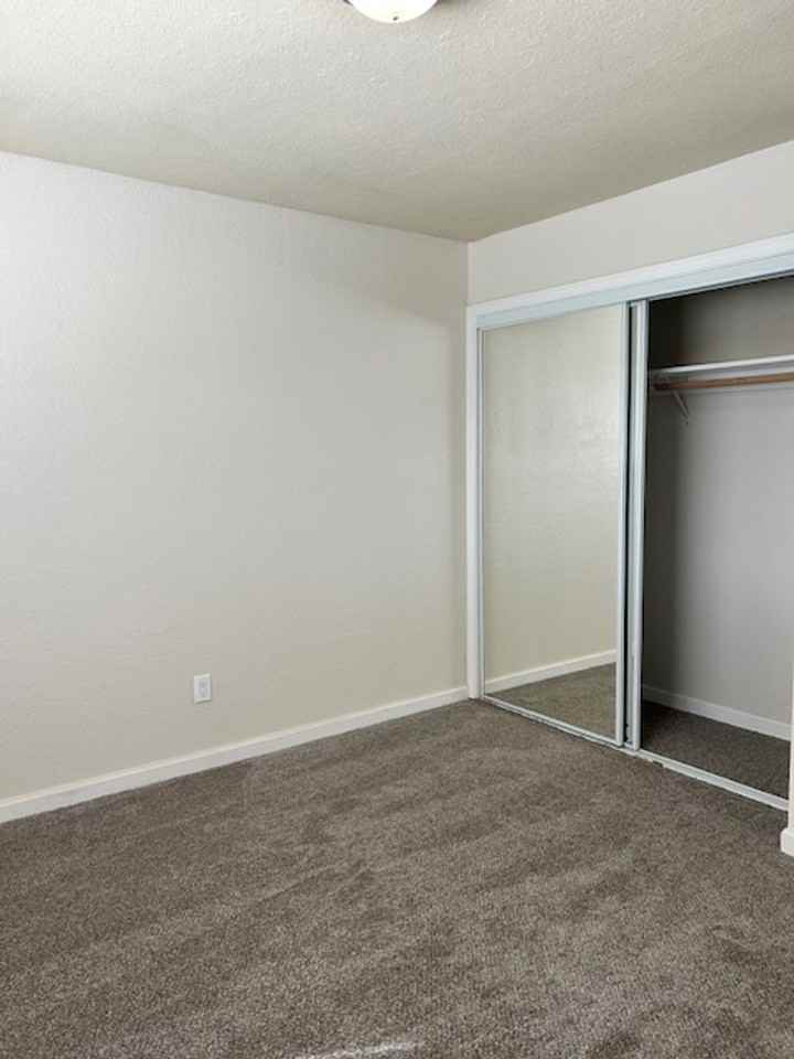 374 Burton Ave - Photo 6 of 17