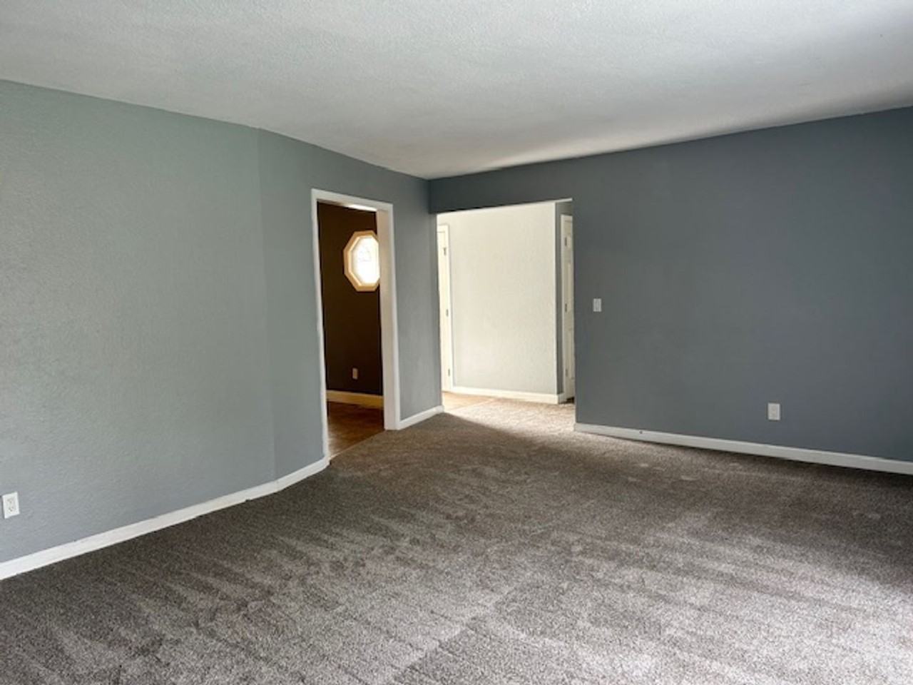 374 Burton Ave - Photo 7 of 17