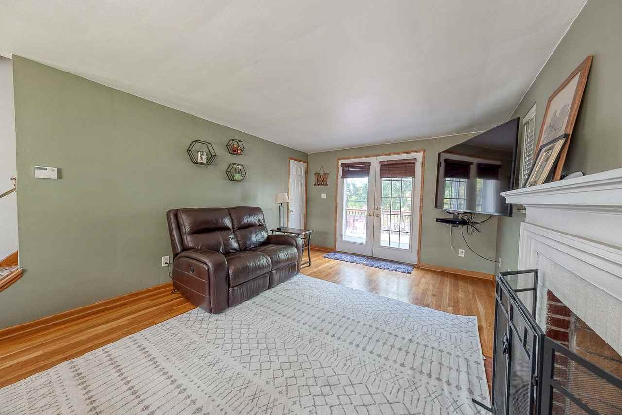 647 7th St - Photo 3 of 9