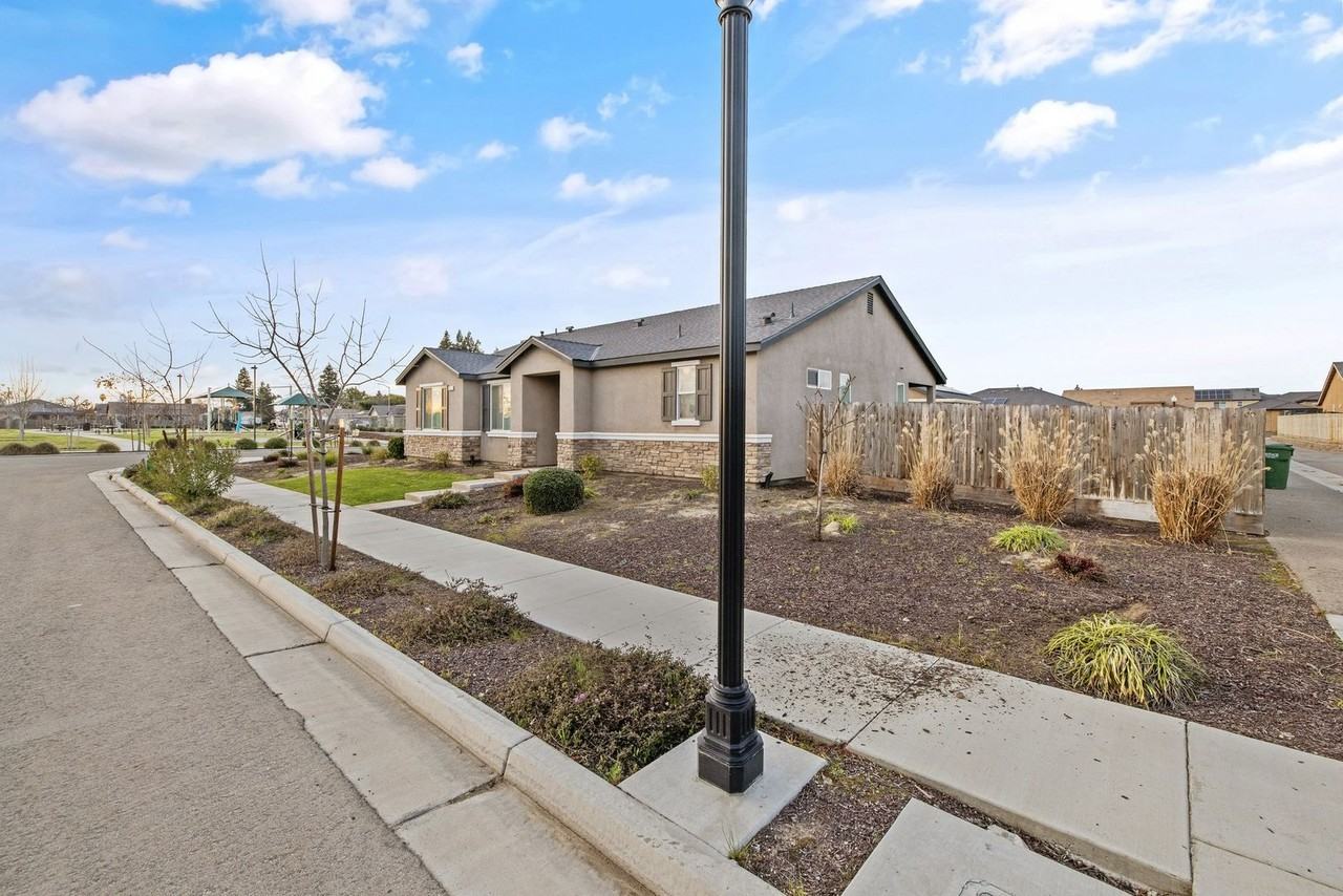 2453 Orange Ct - Photo 2 of 33