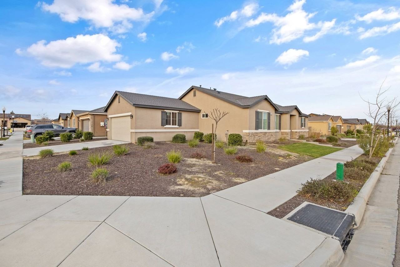 2453 Orange Ct - Photo 3 of 33