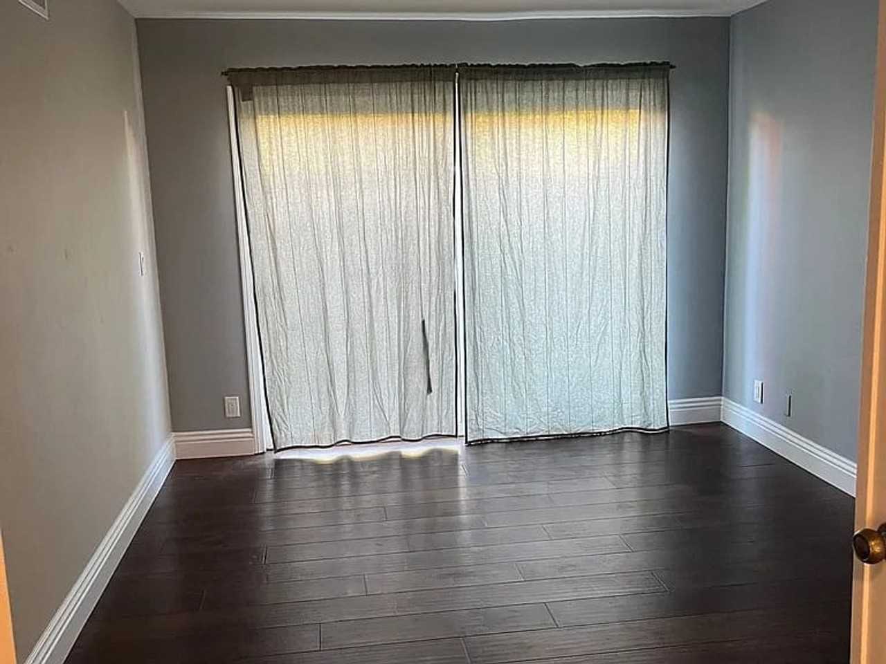 1405 Beechwood St - Photo 3 of 12