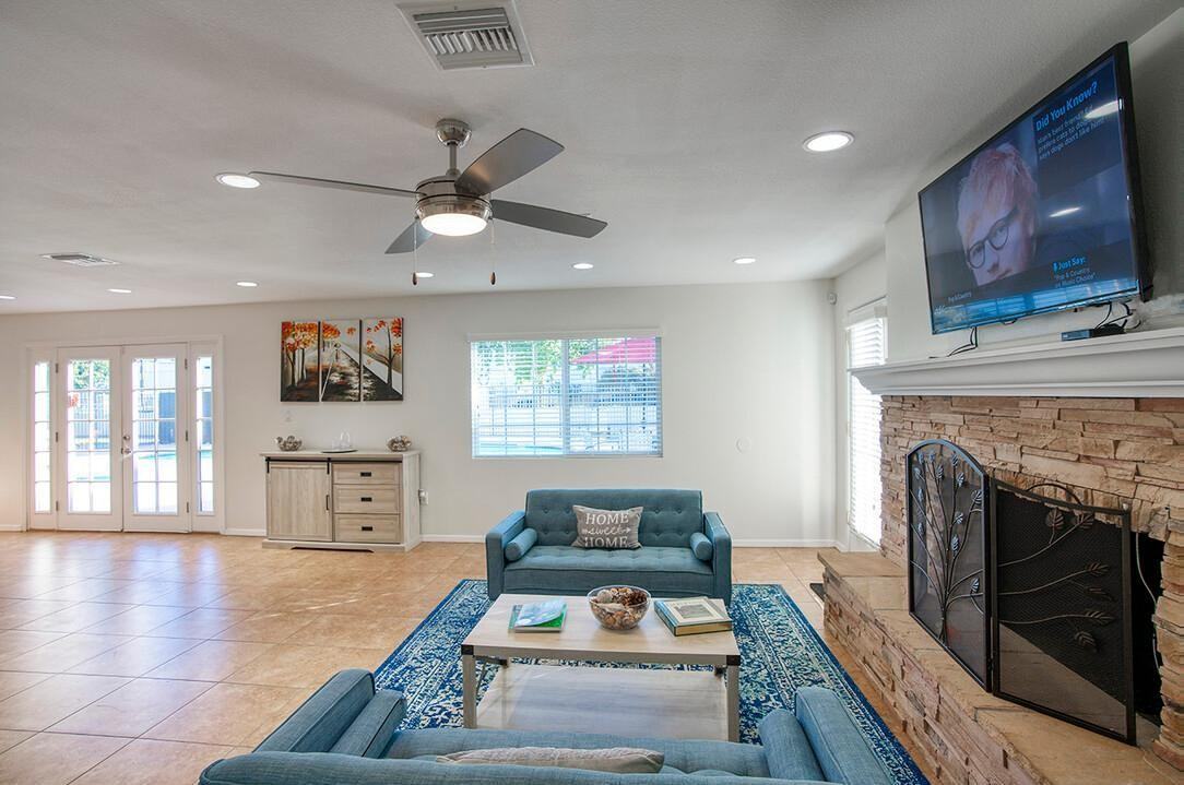 1248 S Vineyard - Photo 3 of 22