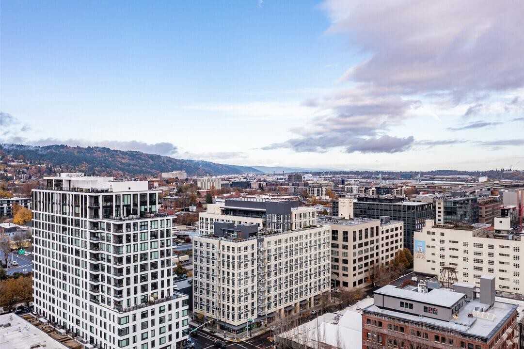 1430 Nw Hoyt St - Photo 4 of 36