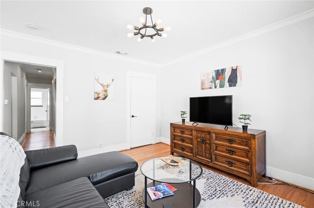 1336 Tamarind Ave - Photo 5 of 20