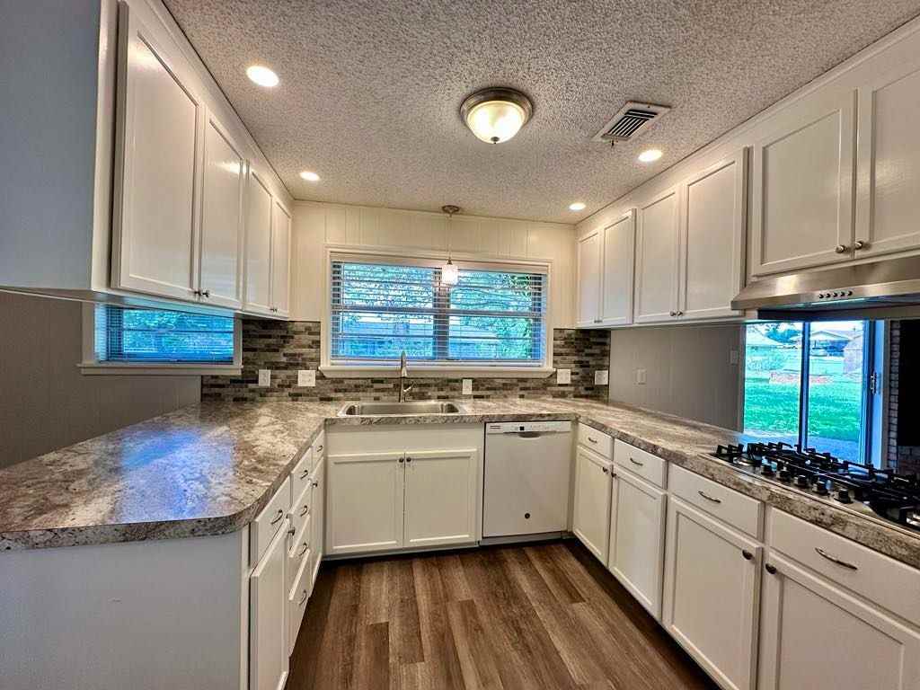 3710 Hillside Dr - Photo 2 of 12