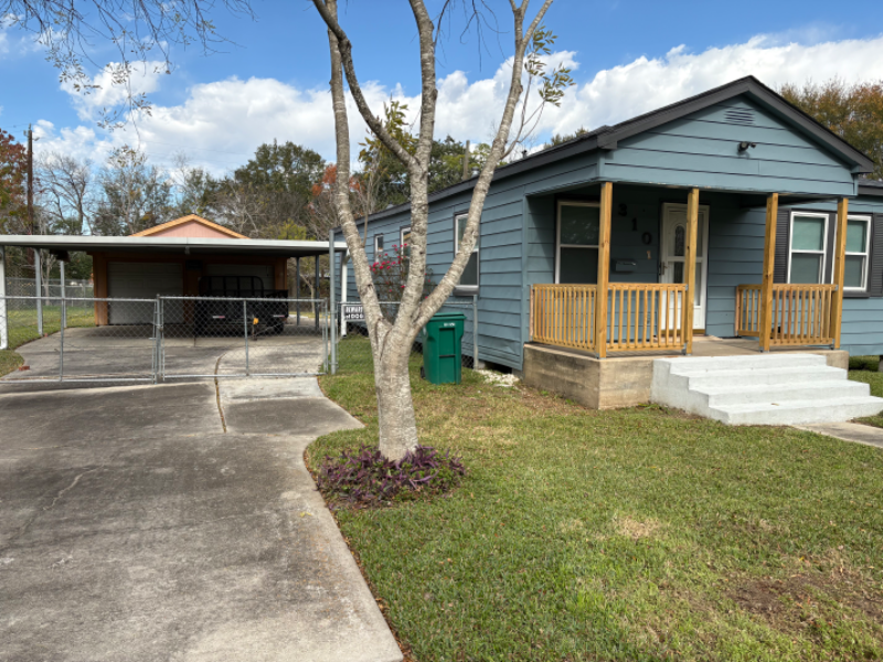 310 Rustic Dr - Photo 2 of 13