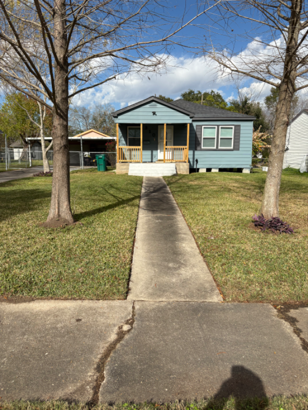 310 Rustic Dr - Photo 3 of 13