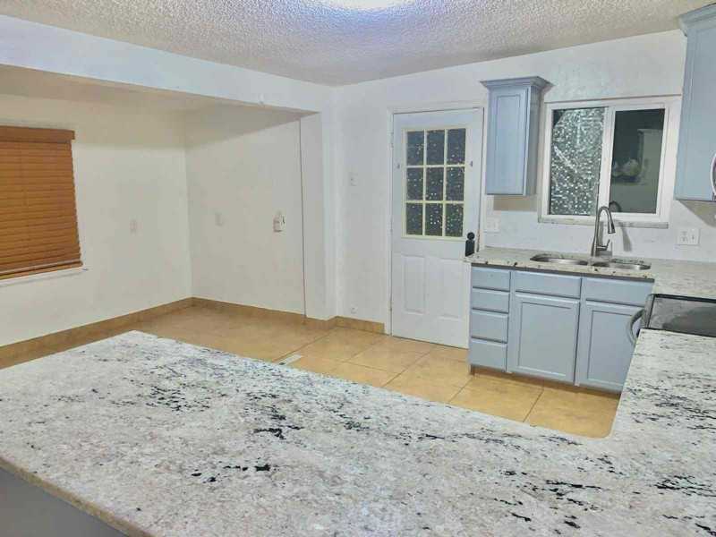 3670 Sw - Photo 3 of 7