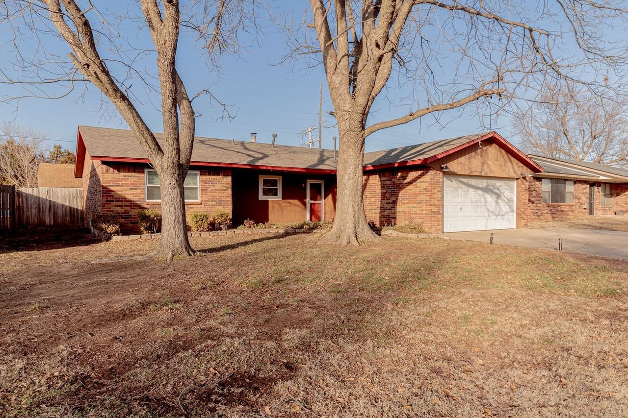 821 Peregrine Dr - Photo 2 of 50
