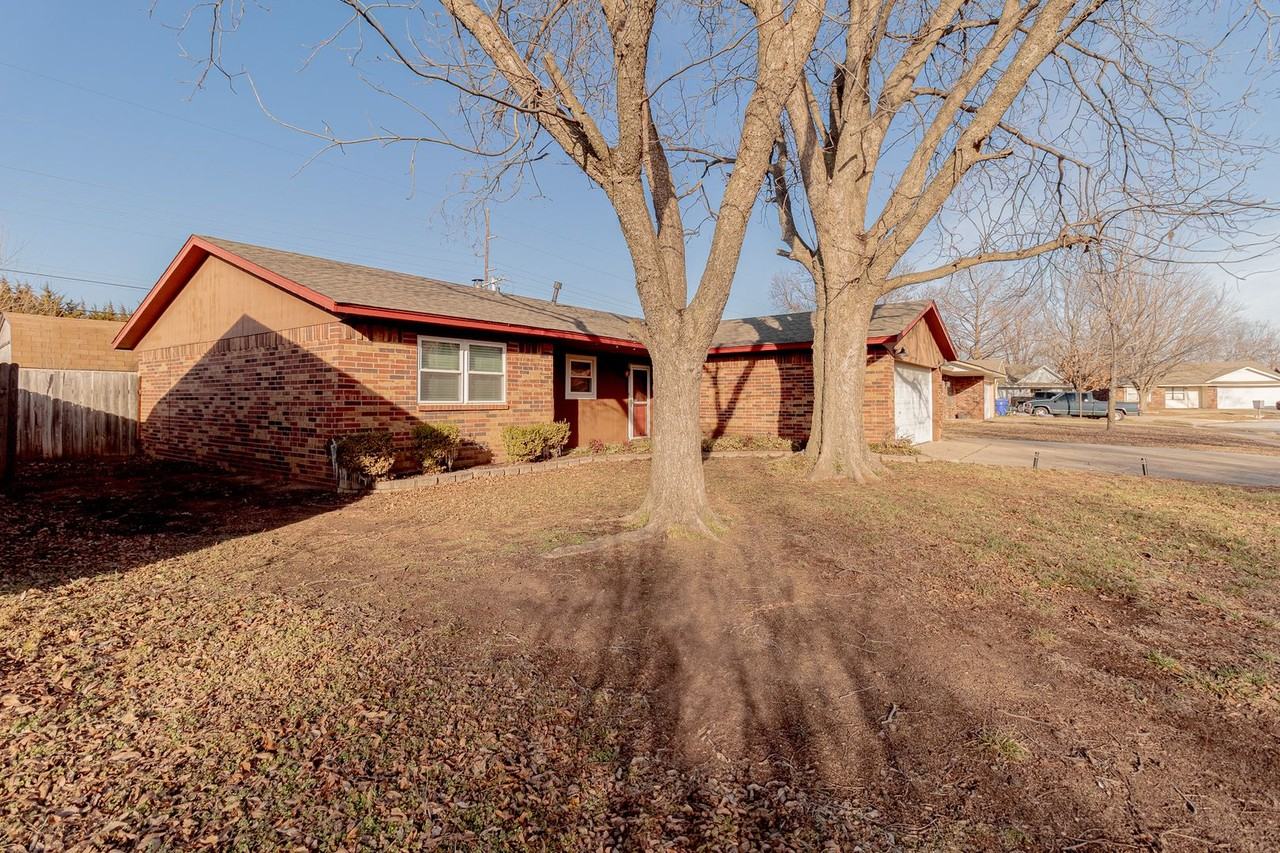 821 Peregrine Dr - Photo 3 of 50