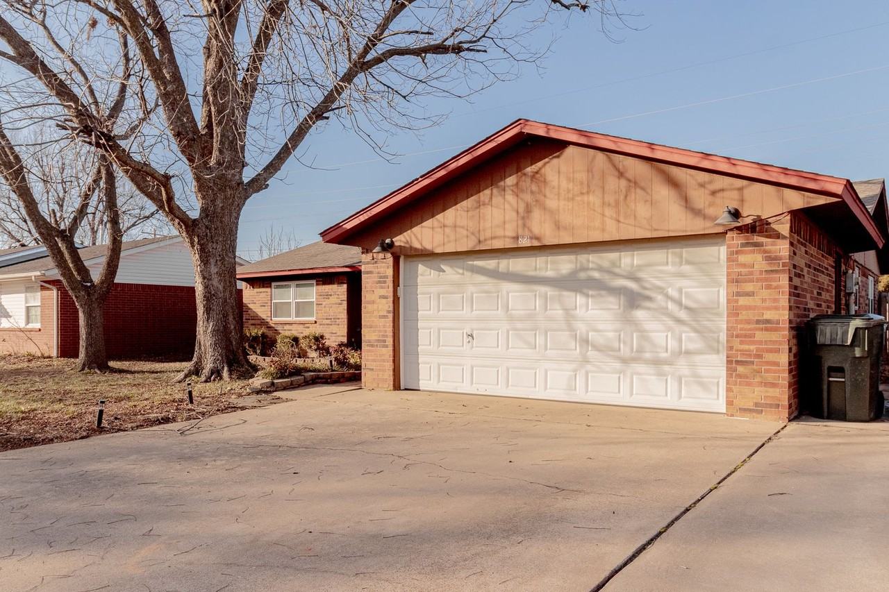 821 Peregrine Dr - Photo 4 of 50