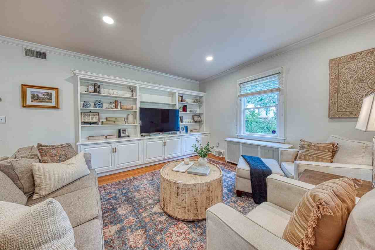 830 Washington Ave - Photo 3 of 33