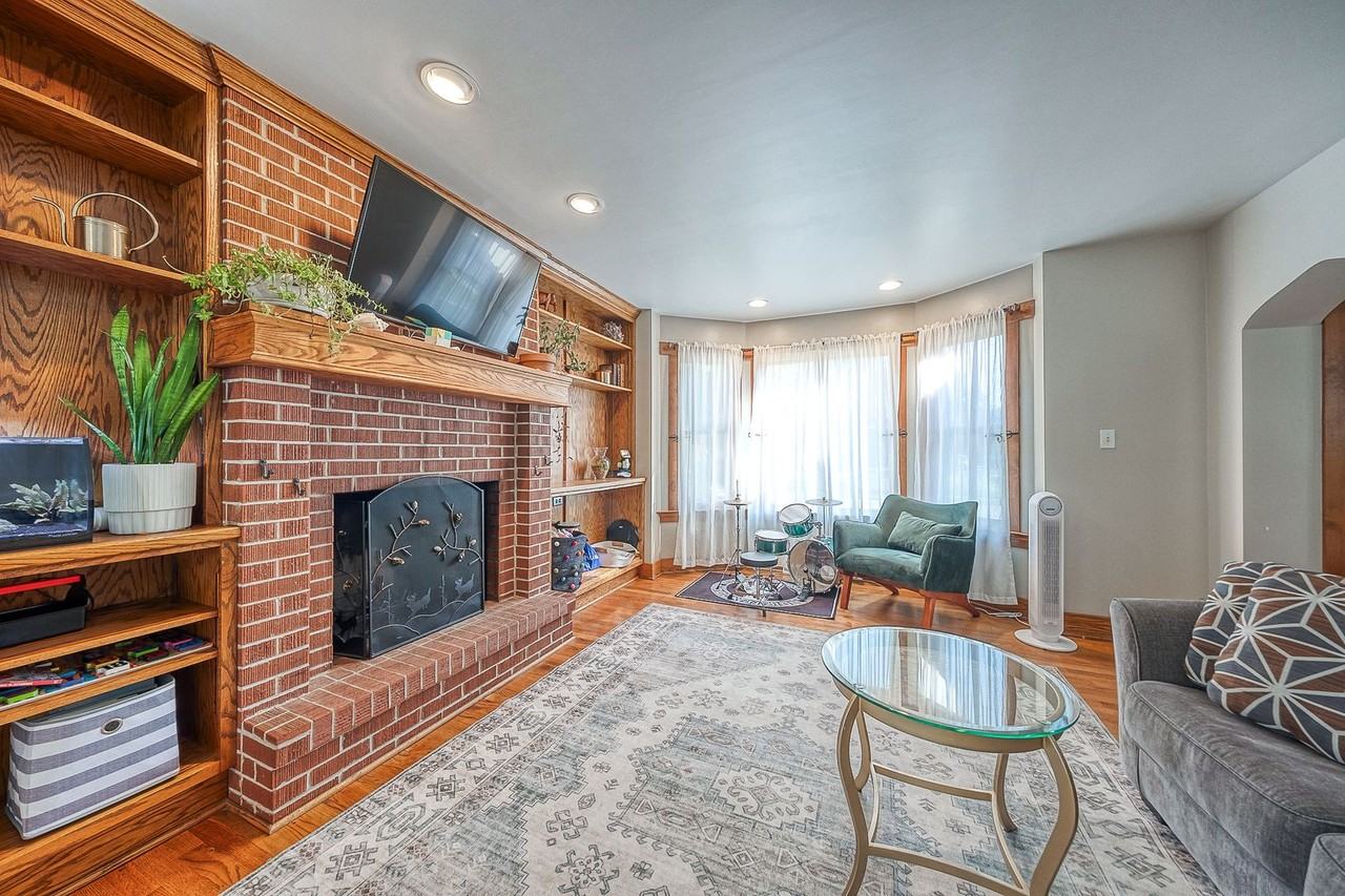 817 California Ave - Photo 2 of 18