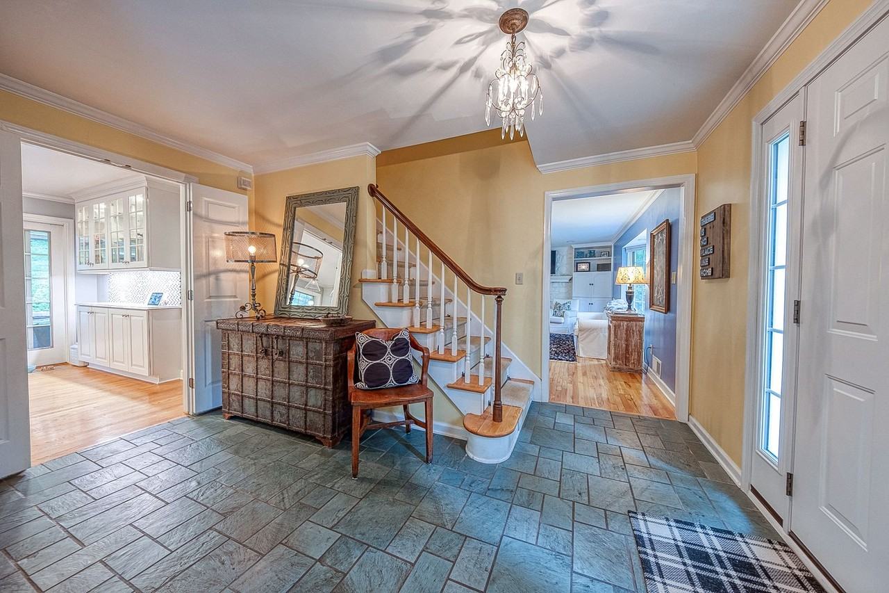 800 Fairview Rd - Photo 2 of 27