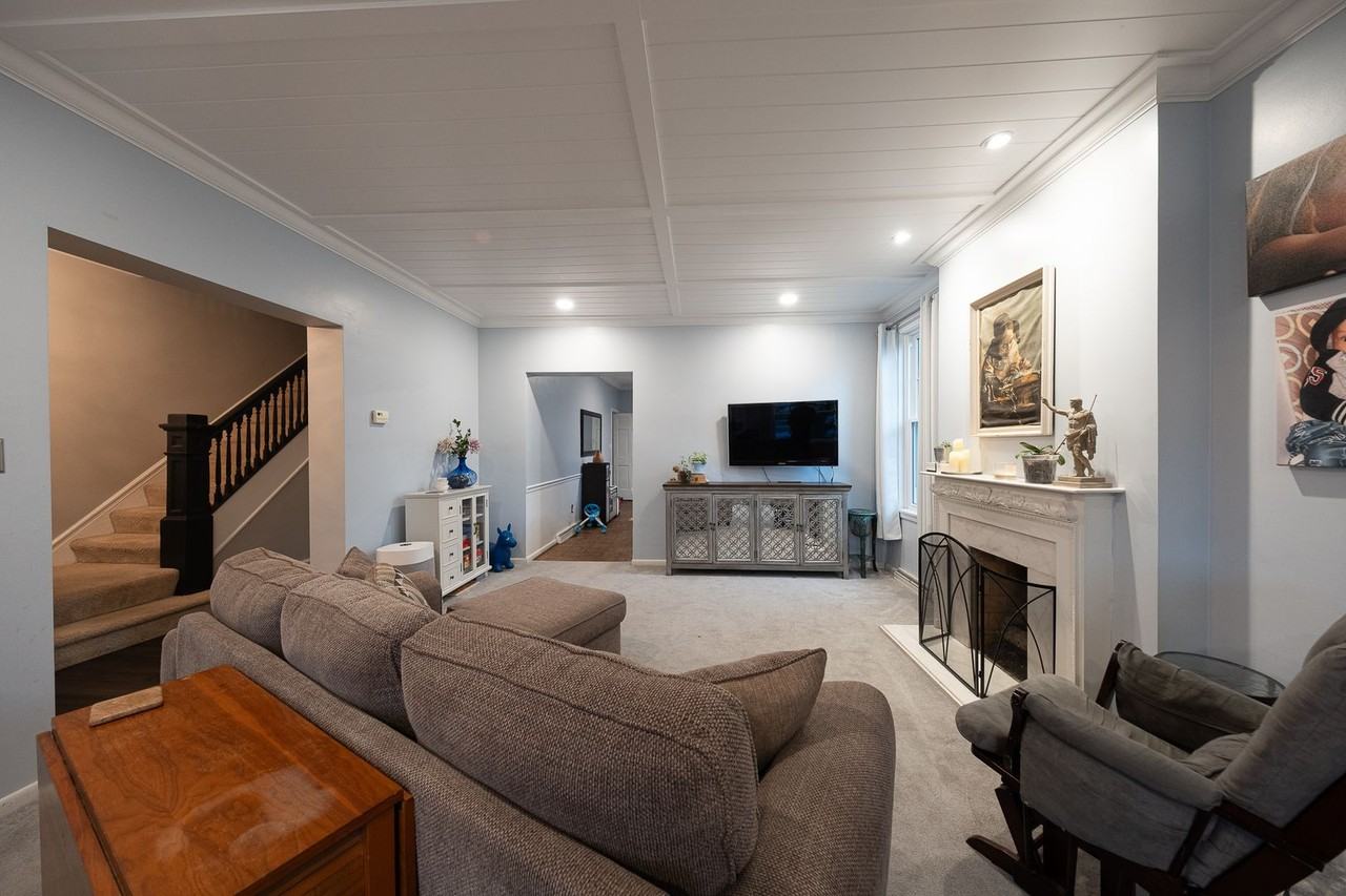 726 10th St - Photo 3 of 26