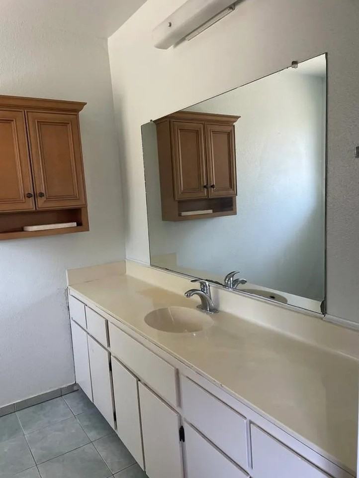 2906 Dunn Rd - Photo 3 of 11