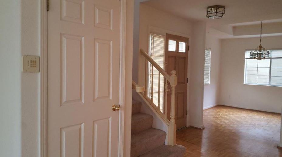 323 Treasure Island Dr #NA - Photo 3 of 10