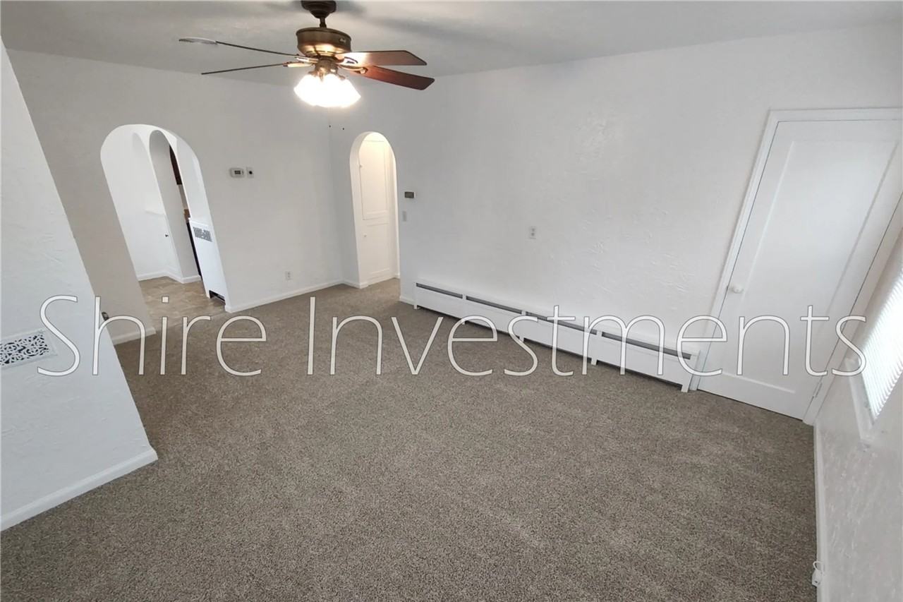 1071 W 200 N - Photo 2 of 23