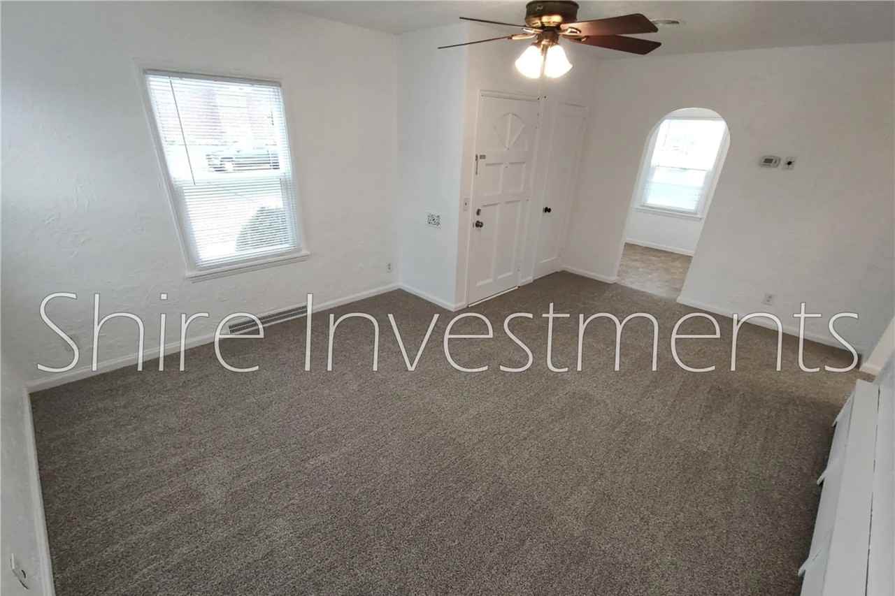 1071 W 200 N - Photo 3 of 23