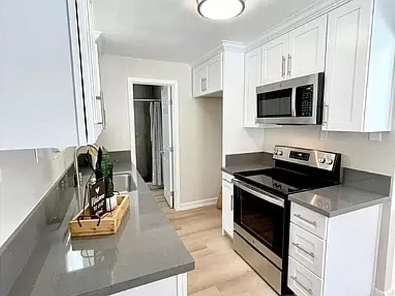 25016 Laurel Dr - Photo 3 of 10