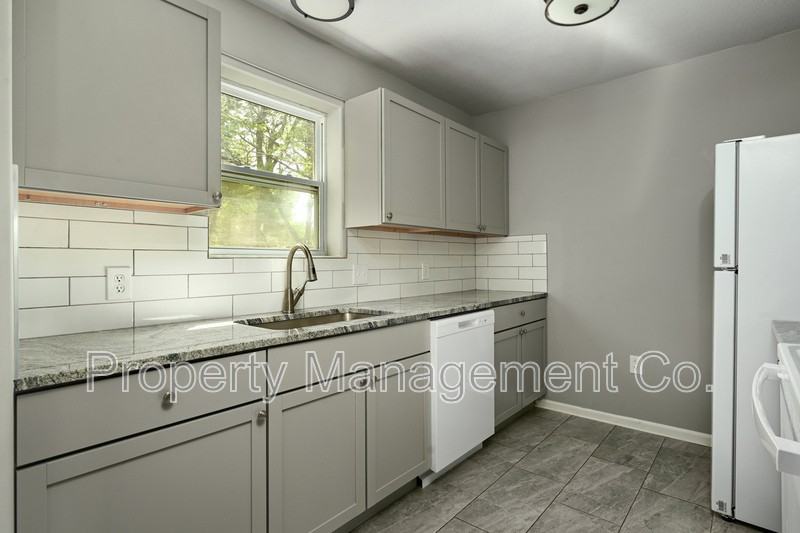 625 E Kansas Ave - Photo 2 of 21