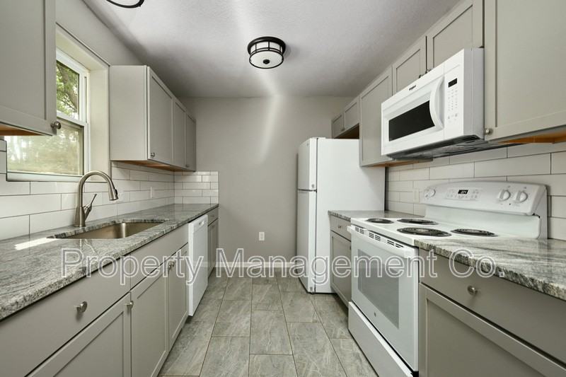 625 E Kansas Ave - Photo 3 of 21