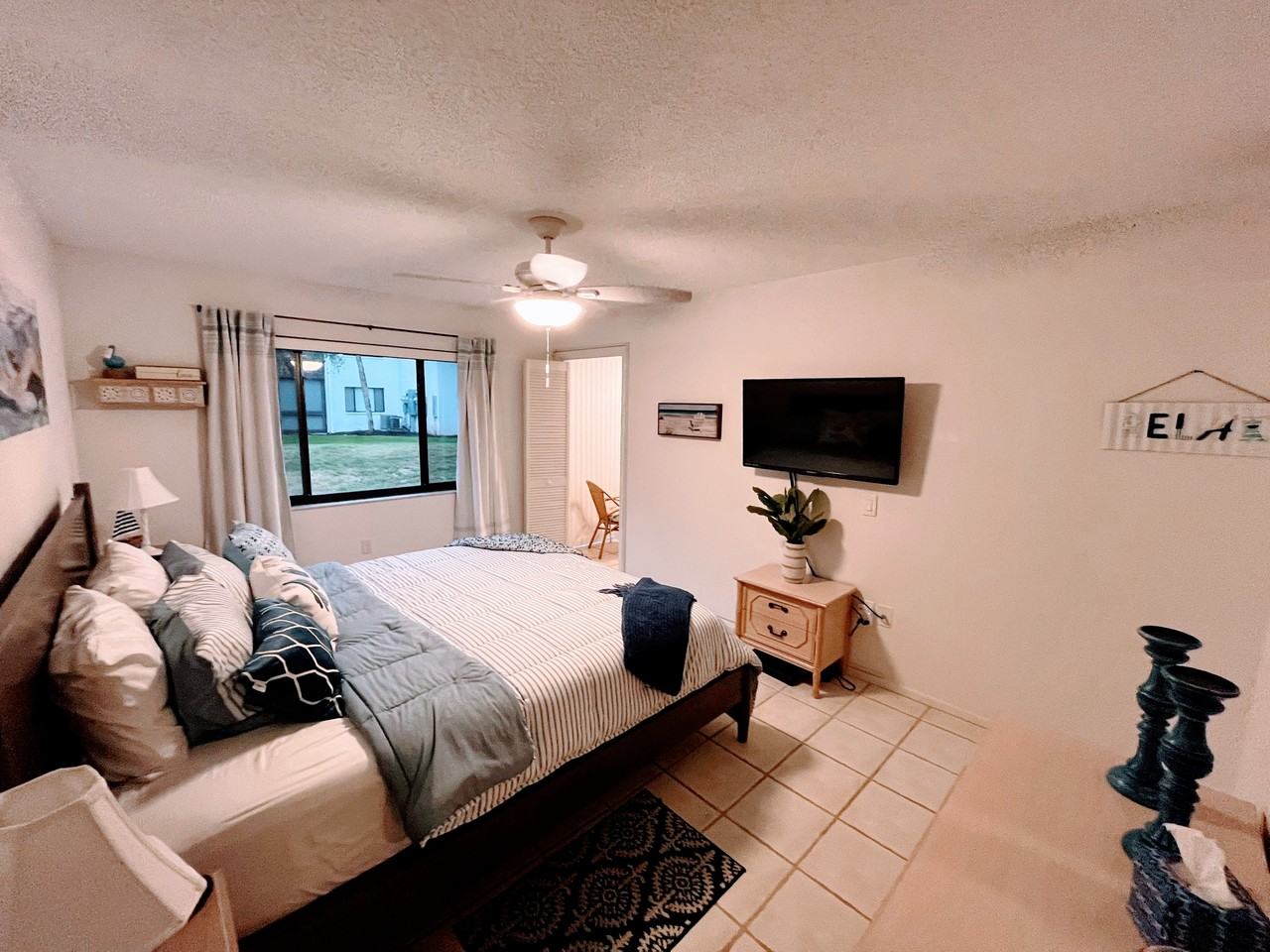 1642 Stickney Point Rd #101 - Photo 6 of 36