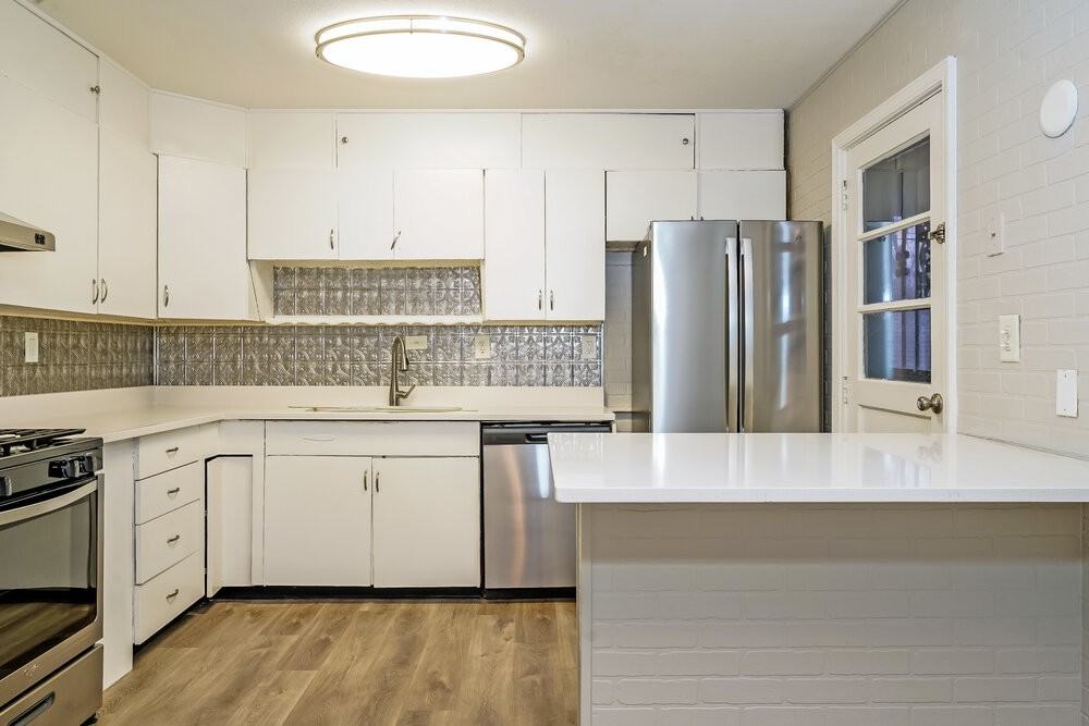 5801 Sunwood Dr - Photo 6 of 17