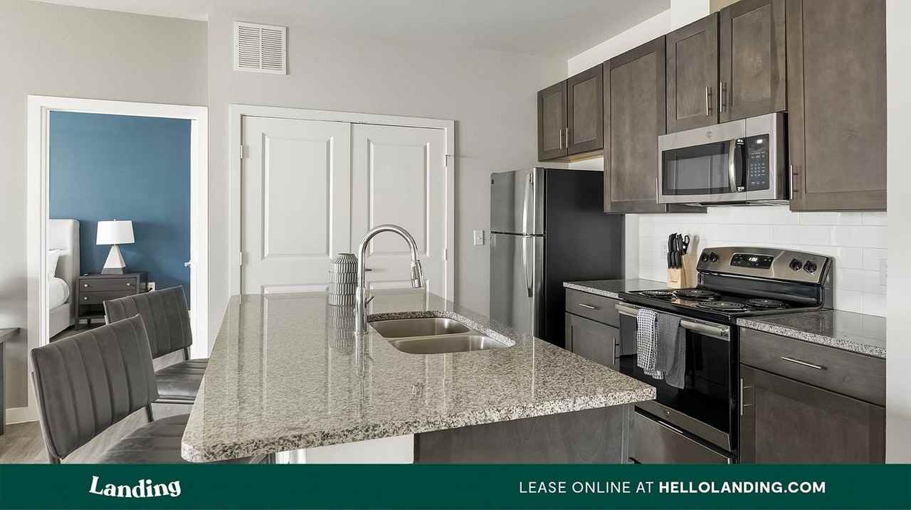 8200 Clarksprings Dr - Photo 3 of 50