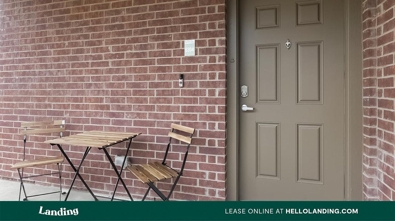 8200 Clarksprings Dr - Photo 4 of 50