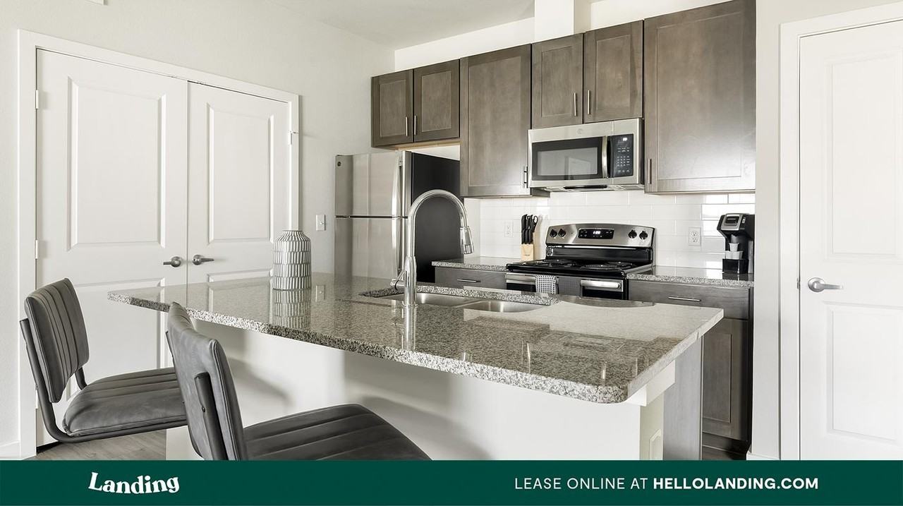 8200 Clarksprings Dr - Photo 6 of 50