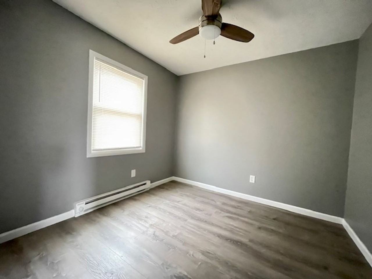 1404 Peachtree Dr - Photo 4 of 6