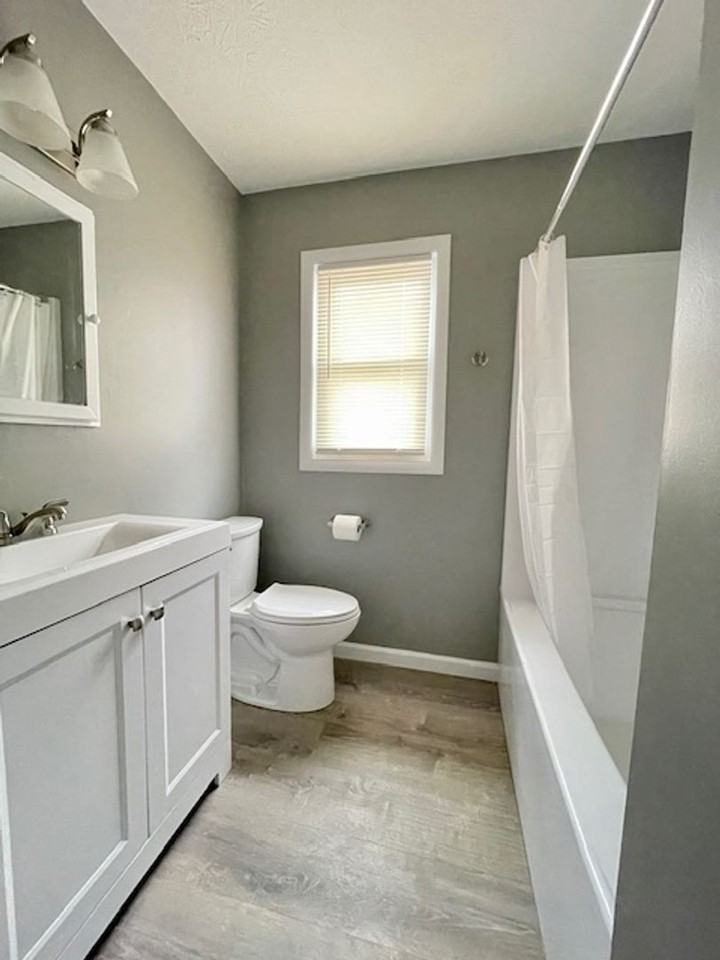 1404 Peachtree Dr - Photo 5 of 6
