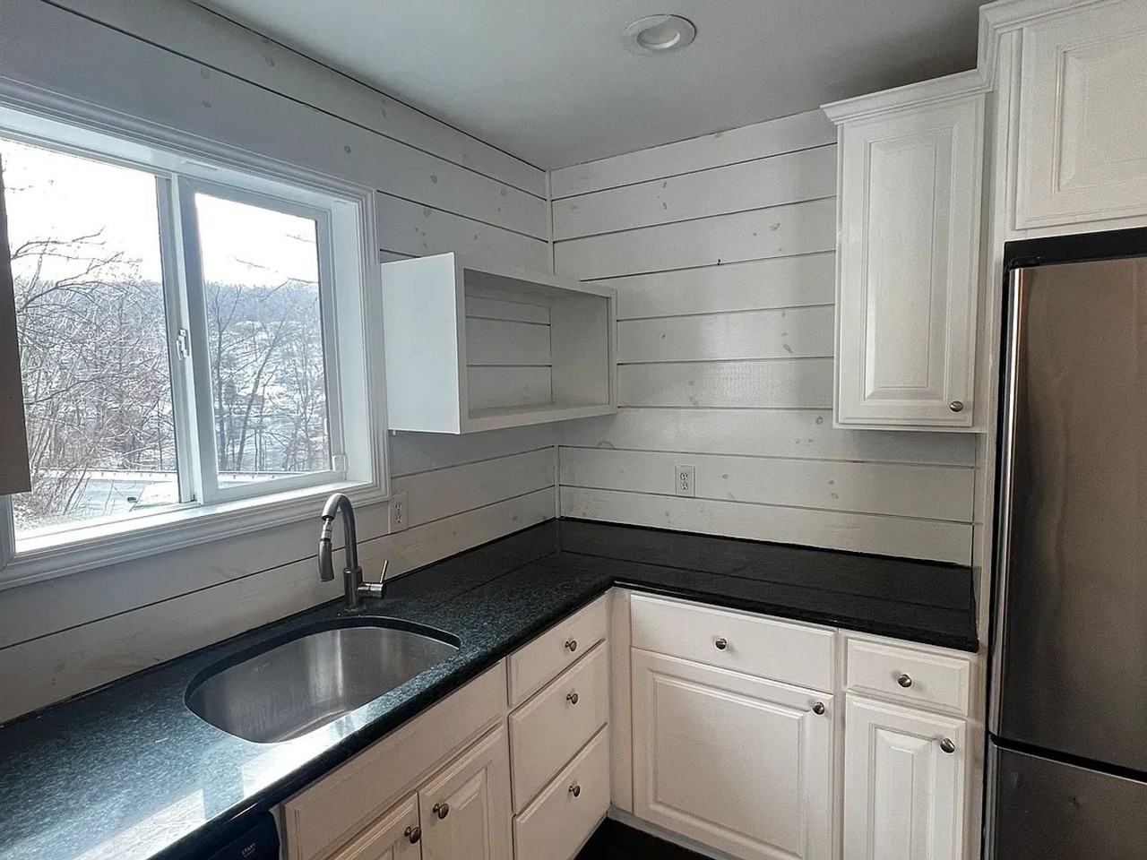 640 River Rd - Photo 2 of 7