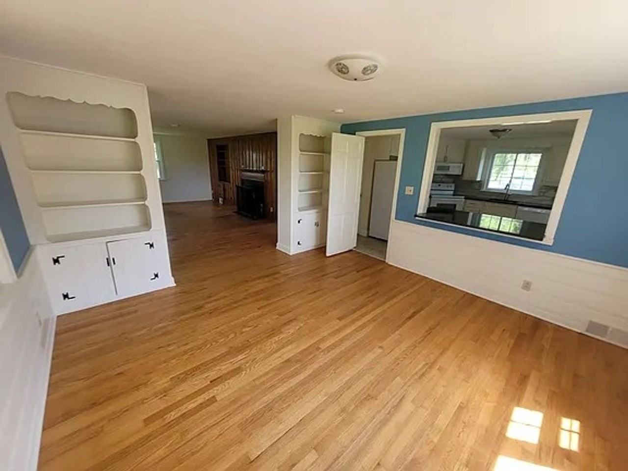 1381 Hall Blvd - Photo 2 of 8