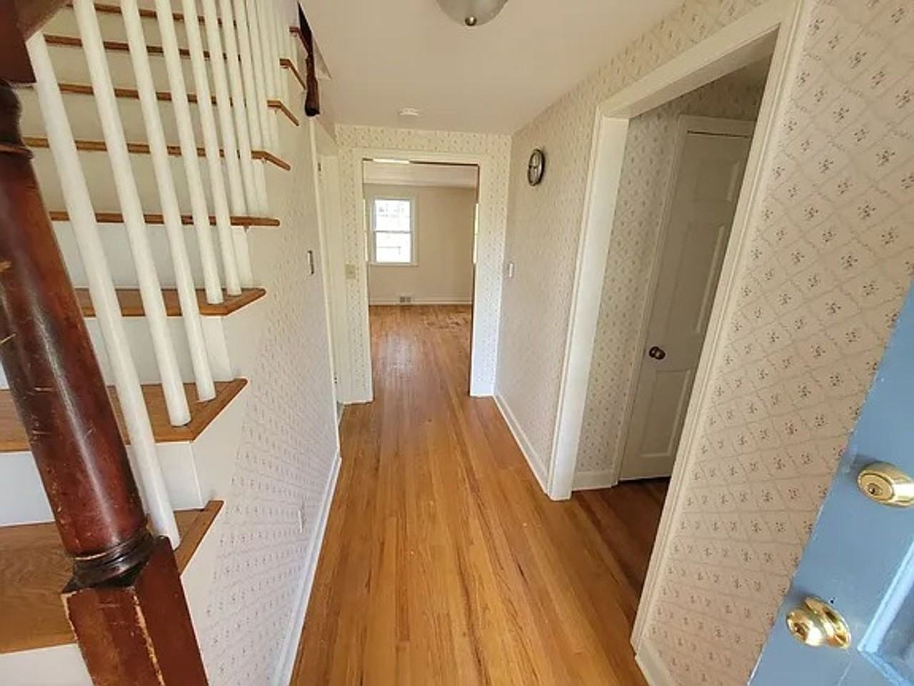 1381 Hall Blvd - Photo 3 of 8