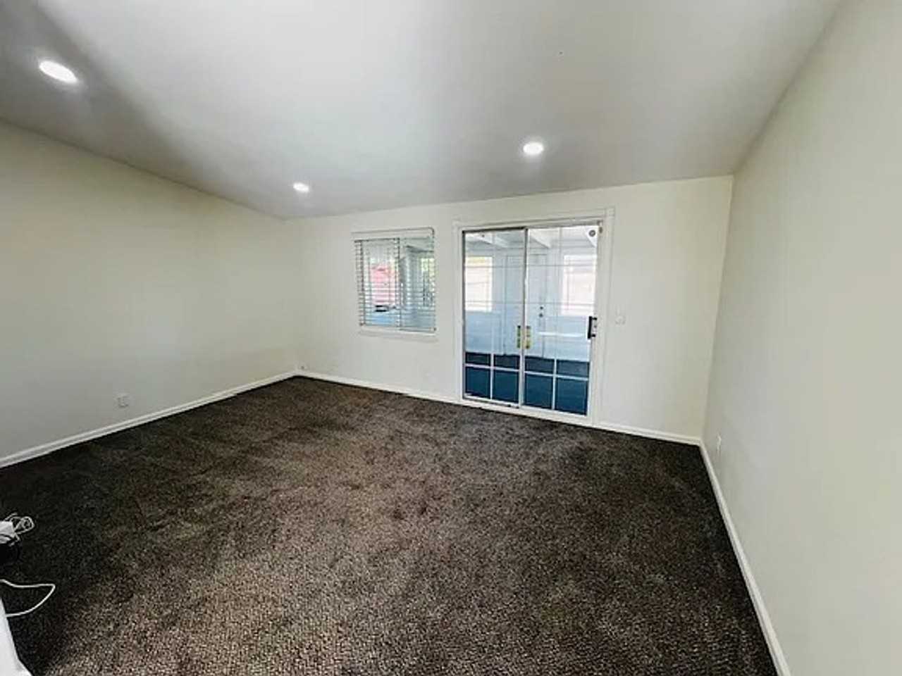 403 E Lingard St - Photo 3 of 8