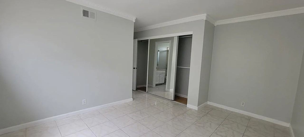 1413 Evonda St - Photo 2 of 10