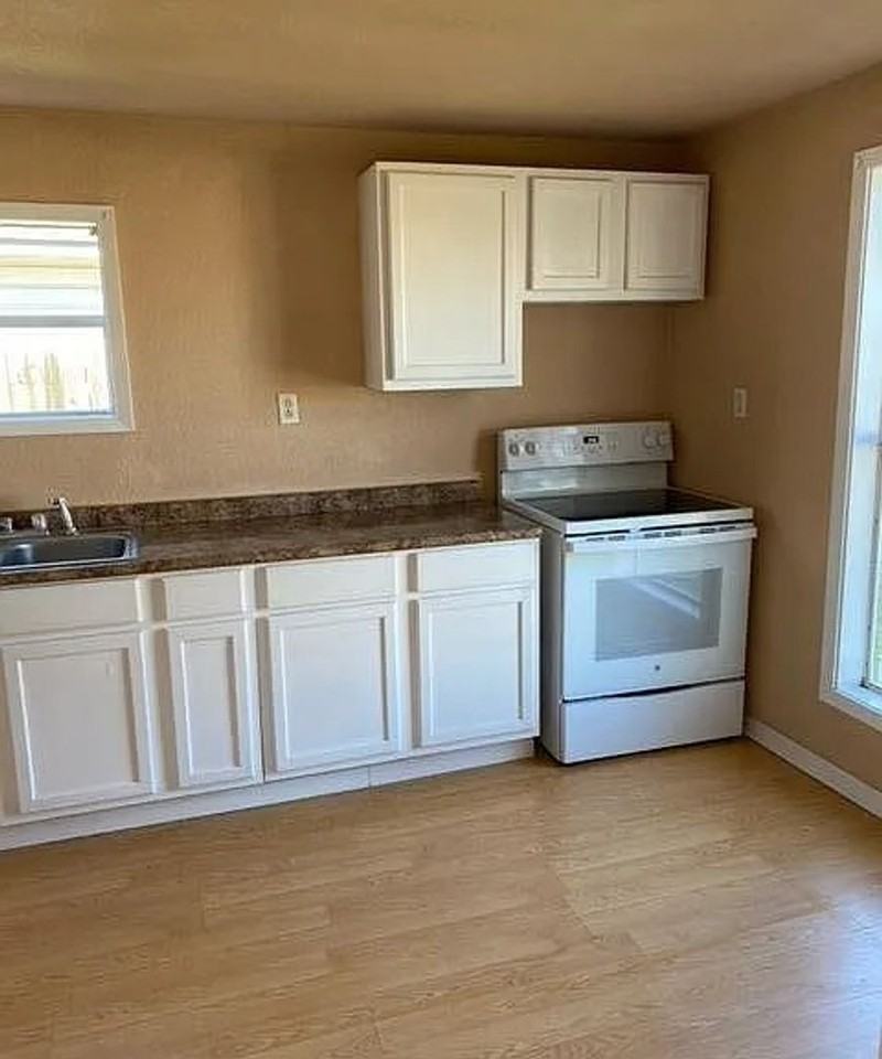 118 Evergreen St - Photo 2 of 8